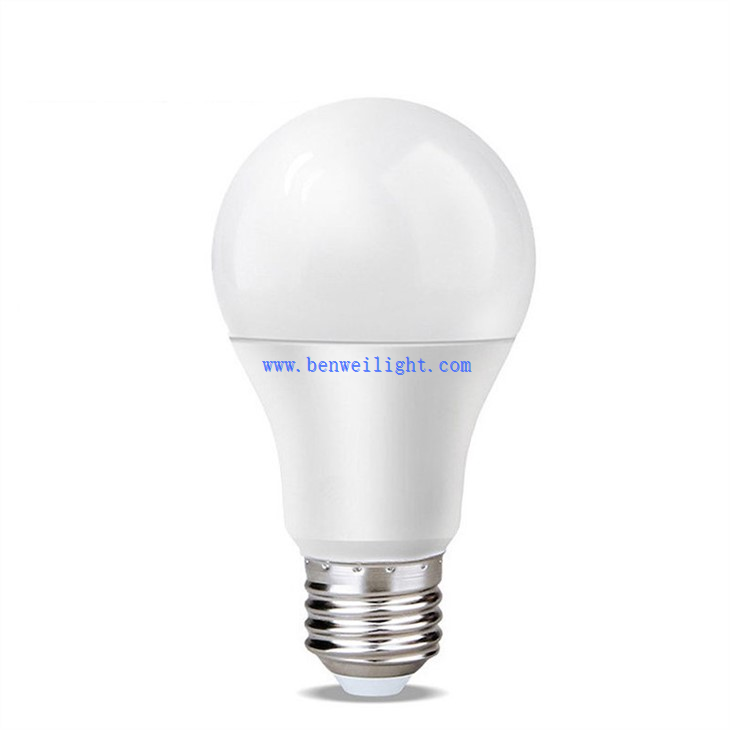 Bleibíní Solais Dimmer faoi stiúir
