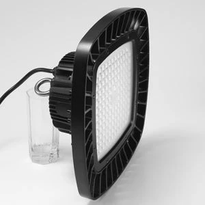 Lampa Tionsclaíoch LED Cearnóg