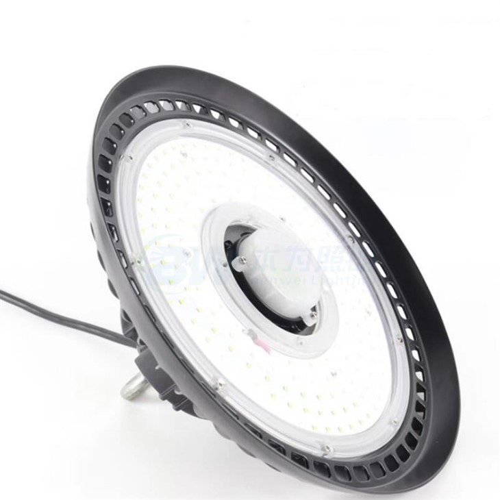 Braiteoir Tairiscint Deaglán LED High Bay Light